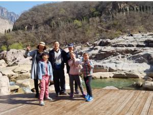 新鄉(xiāng)市平原流體控制技術(shù)有限公司組織春季保泉水庫(kù)踏青活動(dòng)